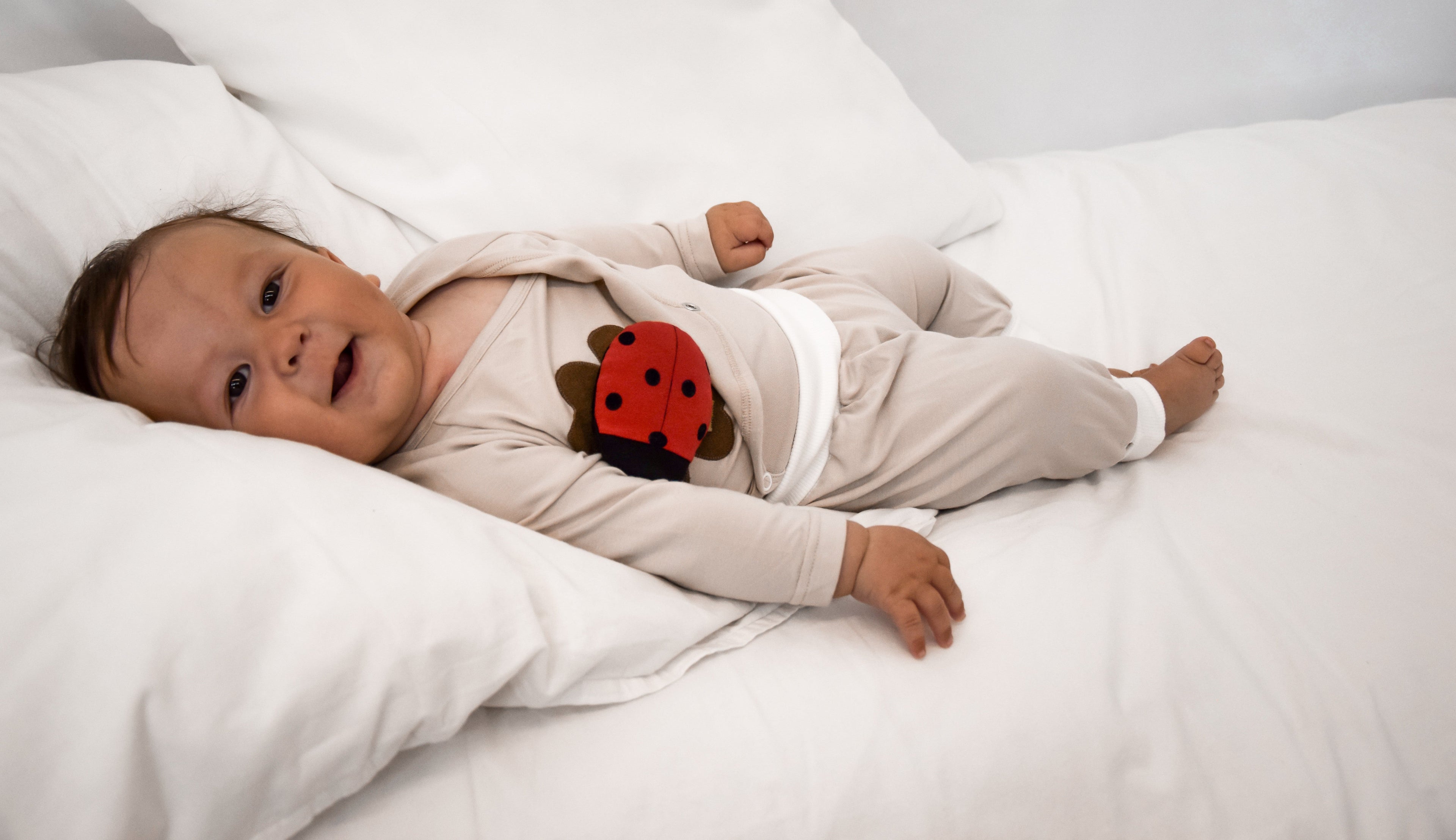 Baby Atemüberwachung mit MARY by sticklett während des Schlafens im eigenen Bett