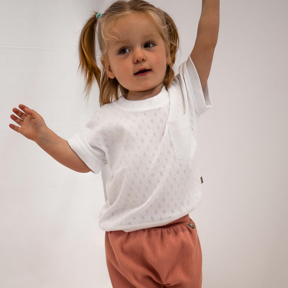 Girls' short-sleeved white shirt with eyelet embroidery and breast pocket customizable